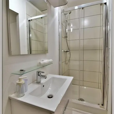 Maison 8 Personnes 4 Douches Privatives Ferienhaus *